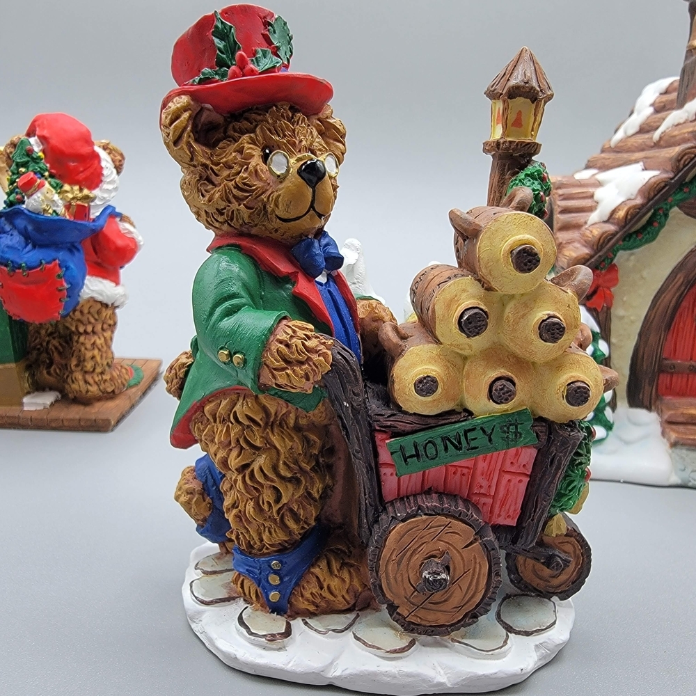 Hollybeary USA Christmas Village Set Of 4 - Picture 7 of 16